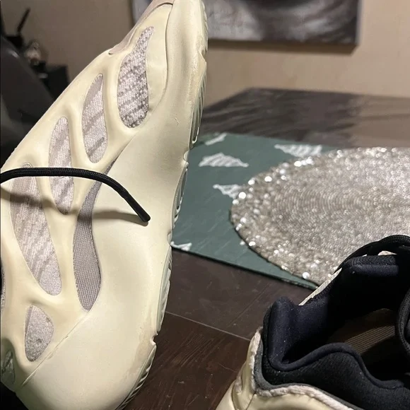 Adidas YEEZY 700 V3 Azael Black Mens Size 8 /Womens size 9 FW4980 - Picture 15 of 16